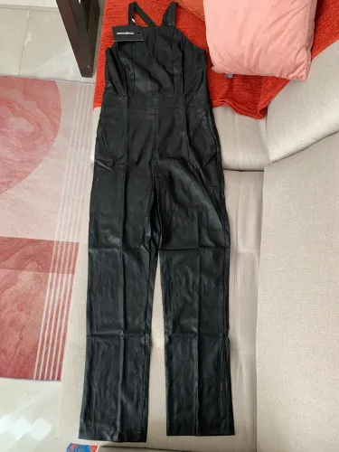 Macacão preto em couro PU Consciência Jeans tam. M novo com etiqueta