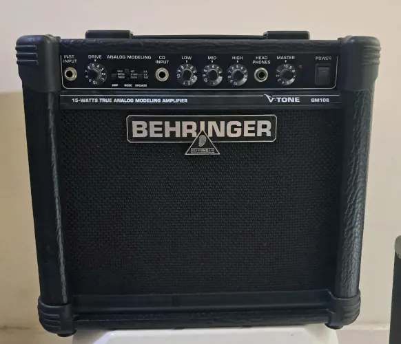 Amplificador de Guitarra 15W Behringer V-TONE
