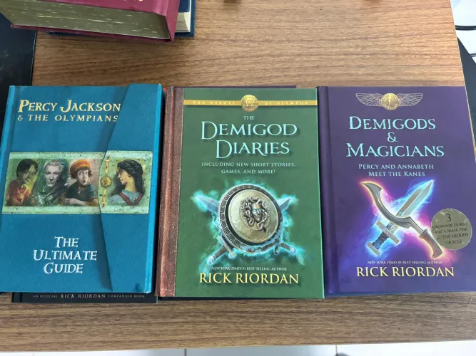 Livros percy jackson - extras em inglês