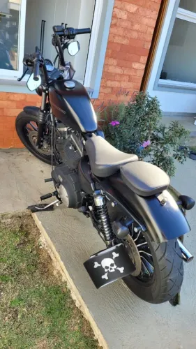 Harley Davidson Iron 883 2010 preto fosco