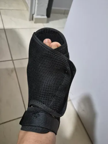 Sandália Augusta - Estado de Nova (Pouquíssimo Uso)<br>Preço: R$ 100,00
