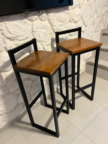 Banquetas de madeira