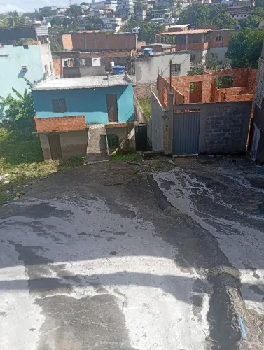 Vendo ou Troco por outra casa cm quintal e garagem ou cm garagem