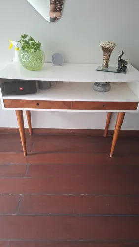Aparador moderno e mesinha de centro seminovo 