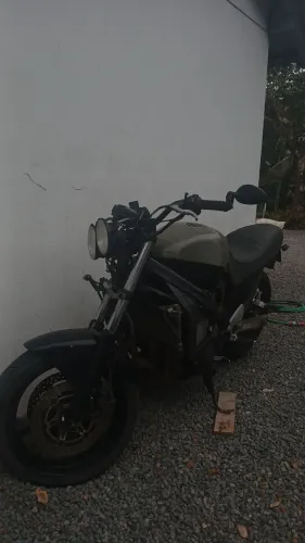 Vendo GSX-750F custom.