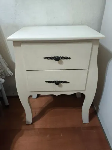 2 mesas de cabeceira