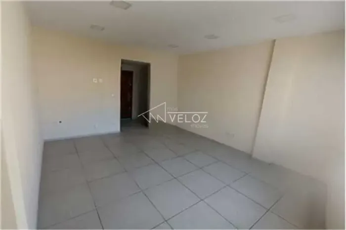 Kitnet/Conjugado : / Residencial / Centro