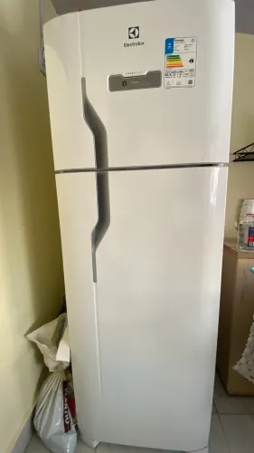 Geladeira Eletrolux 310L