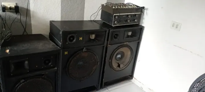 Amplificador Gradiente Pró-2000+Mesa 8 Canais Ciclotron+3 Caixas 