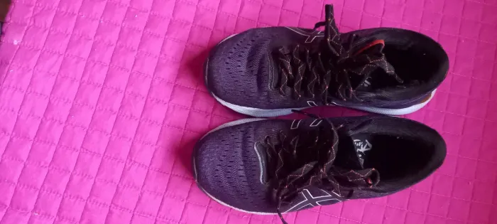 TÊNIS Asics Nimbus 24, original,  bom estado 