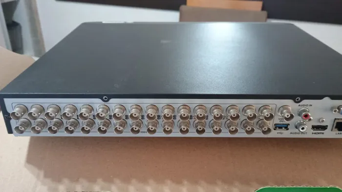 Vendo DVR Hikvison 32 canais em excelente estado.