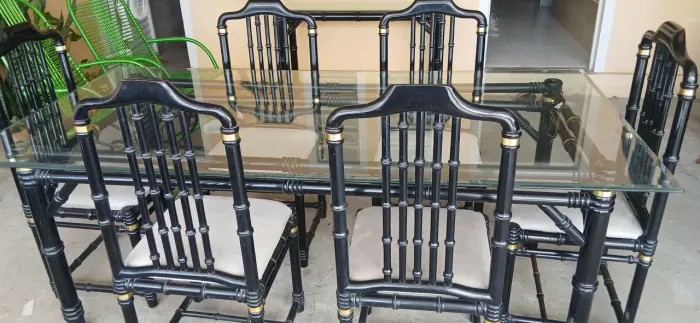 Mesa 6 cadeiras +aparador