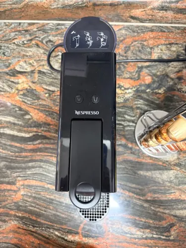 Cafeteira Nespresso Essenza Mine Preta