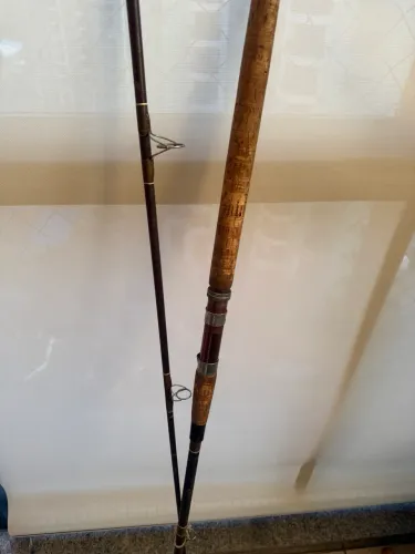 Vara de Pesca Antiga Vintage em Fibra de Vidro com Cabo de Cortiça - 2 Partes