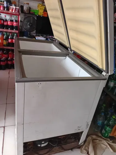 Freezer Consul, 510 litros Motor funcionando, só não tá gelando.o