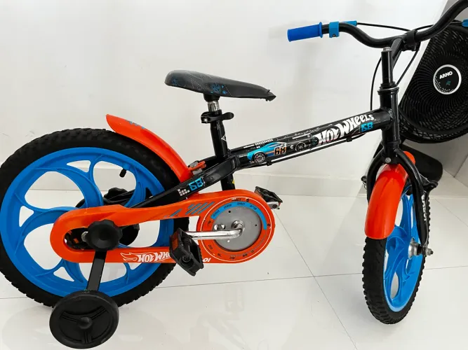 Bicicleta Caloi Hot wheels
