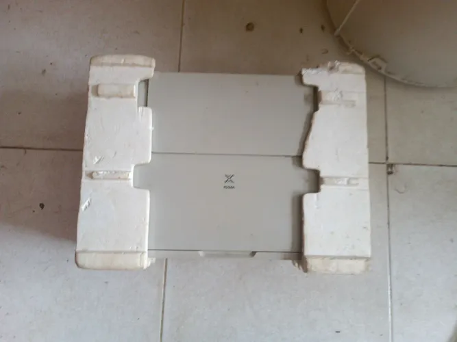 Duas impressoras Cannon 2410, usadas, podendo fazer uma funcionando 
