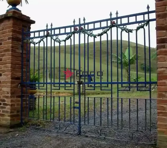 Fazenda Histórica de 1832 / Mobiliada, porteira fechada / Escriturada / Piscinas / Lagos /