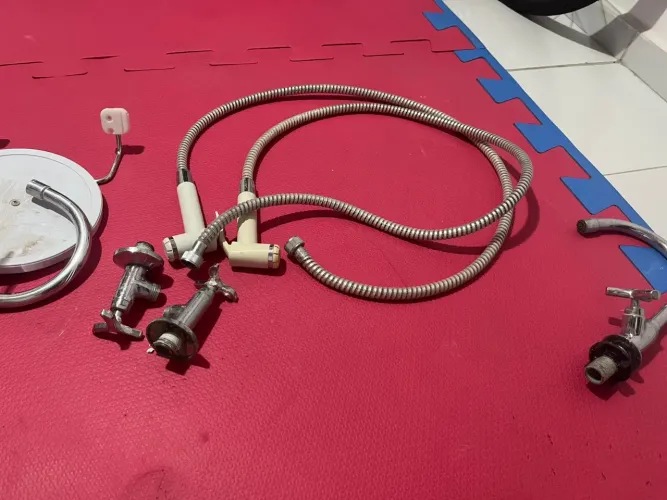2 Duchas higiênicas 