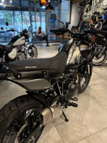 Himalayan 450 / Mana Black - Letícia