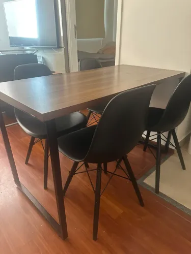 Conjunto mesa e 4 cadeiras