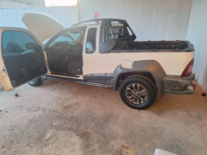 Fiat Strada Adventure 1.8/ 1.8 Locker Flex CE 2013
