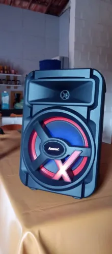 Vendo essa caixa de som amvox, nova com nota fiscal. 300 reais.