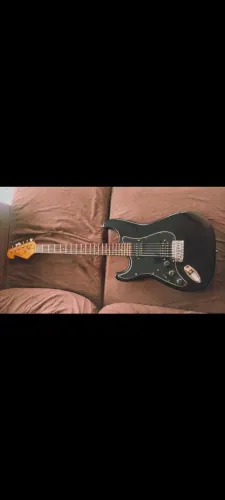 Guitarra Giannini canhota com captação hh adaptada para destro pode ser mudada