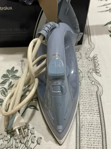 Ferro de passar Electrolux a vapor