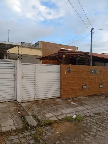 Casa à Venda e para Locação Novo Geisel 2 quartos uma suíte, com piscina
