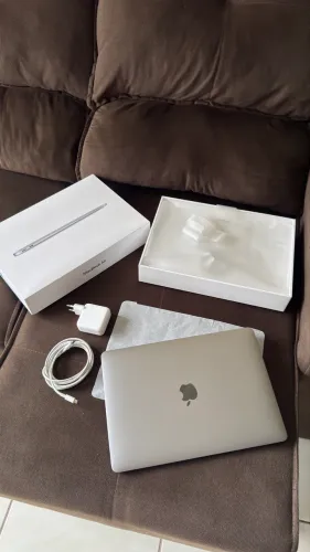 MacBook Air M1 - 8GB RAM / 256GB SSD - Impecável na Caixa
