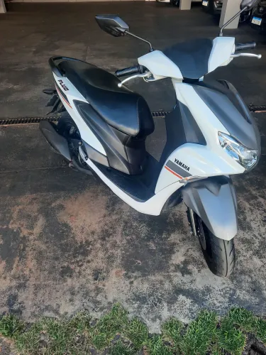 Yamaha Fluo 125 em excelente estado de conservação 
