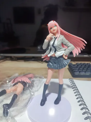 Figura colecionável 18 cm Zero Two nova no plástico
