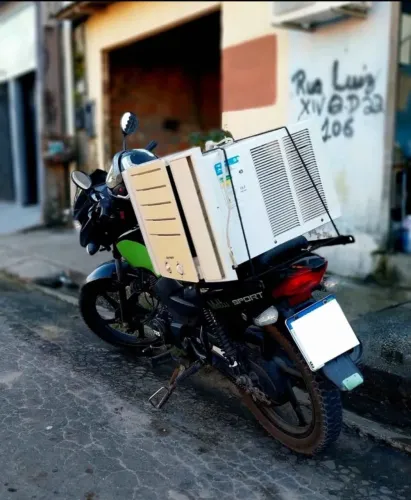 Ar-condicionado velho e queimado 