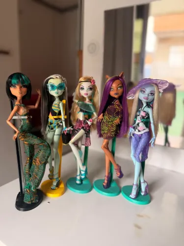Bonecas Monster High Skull Shores e Gloom Beach