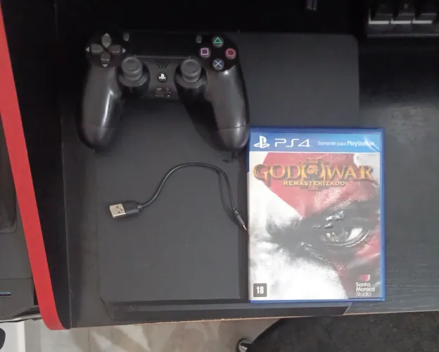 Ps4 slim 1tb acompanhado com god of war 3