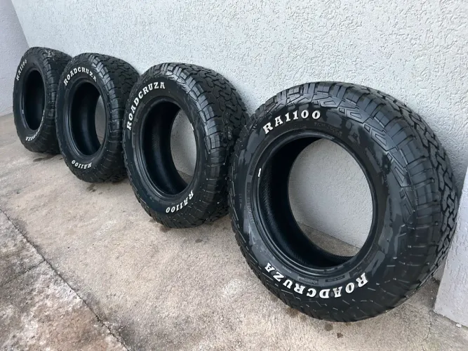 Pneus  Roadcruza 235/70/16 Faixa Branca A/T