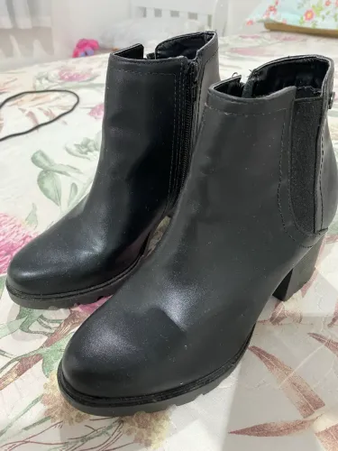 Bota couro nova 