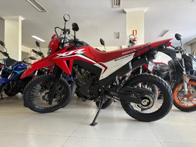XR TORNADO 300 2025 APENAS 8402KM RODADOS