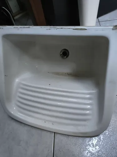 Tanque de cerâmica para lavanderia, 22 l, marca Roca.