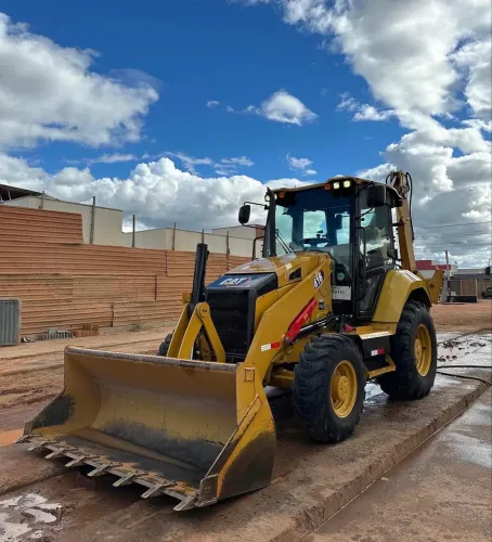 Retroescavadeira Caterpillar 416 2023 - Parcele 