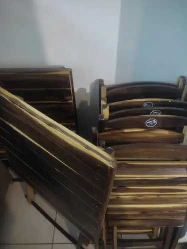 Mesas e cadeiras dobráveis 