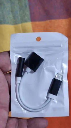 adaptador para iphone, pode gravar ouvir e carregar ao mesmo tempo