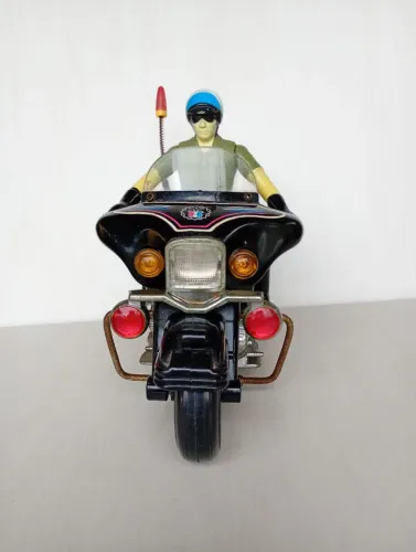 Moto policial brinquedo (possível restauro ou decoração)
