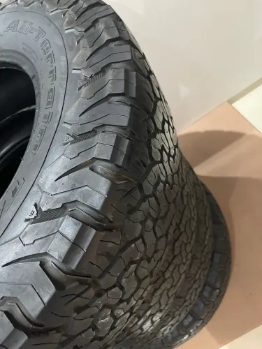 Pneus BF goodrich 275/70/17