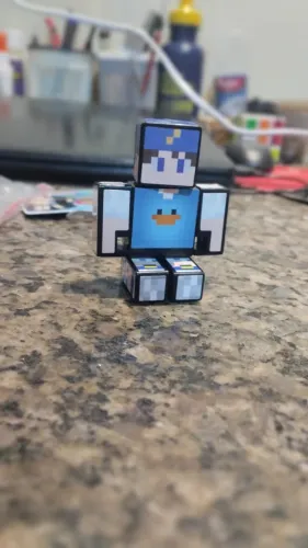 Boneco Beto Gamer em bom estado, com acessórios.