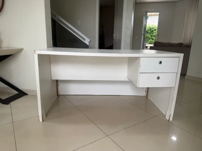 Vendo Mesa / Escrivaninha Branca com 2 Gavetas