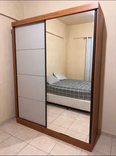 Vendo guarda roupa em ótimo estado, 2 anos de uso em perfeito estado, nunca foi desmontado