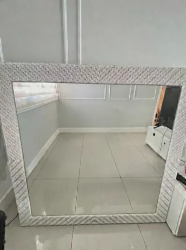 Mesa da GALPÃO D quadrada p/ área externa ou interna de fibra náutica branca e madeira