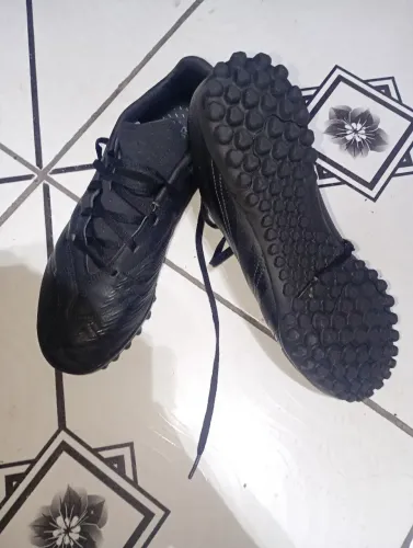Chuteira society Adidas